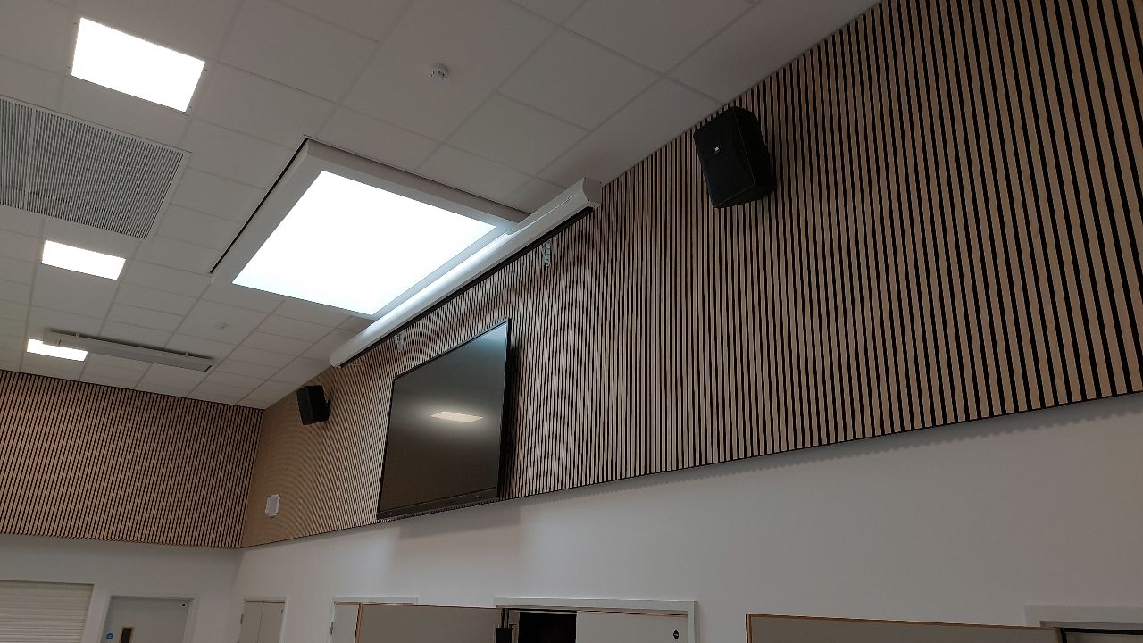 Paddock Secondary School – New Build Split Hall AV